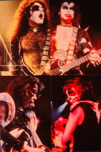 Kissology postcard set