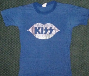Kiss logo shirt